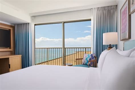 Rooms & suites with ocean views | Outrigger Reef Waikiki Beach Resort