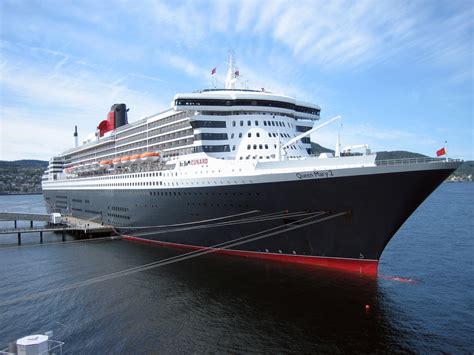 File:RMS Queen Mary 2 in Trondheim 2007.jpg