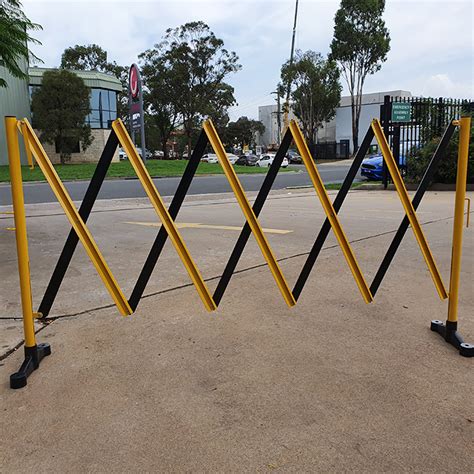 Pedestrian and Vehicle Barriers : EziGuard Expandable Safety Barrier