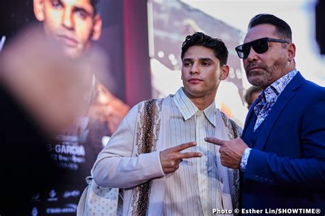 Oscar De La Hoya Looks Worried For Ryan Garcia Ahead Of Tank Davis ...