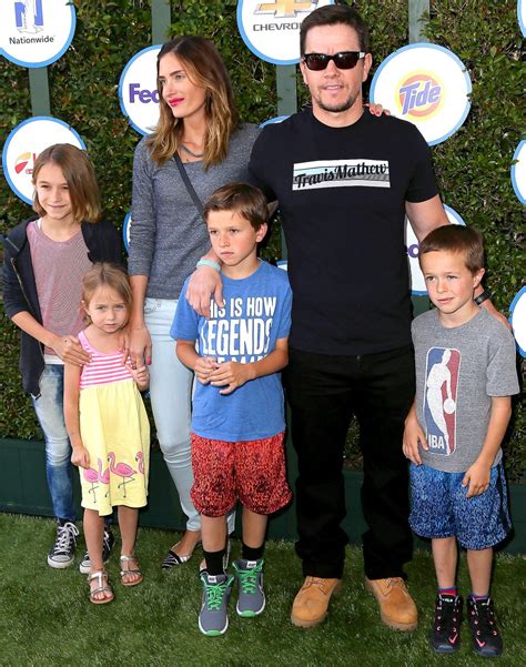 Mark Wahlberg Hopes to Pass Wahlburgers To His Kids | Mark wahlberg ...