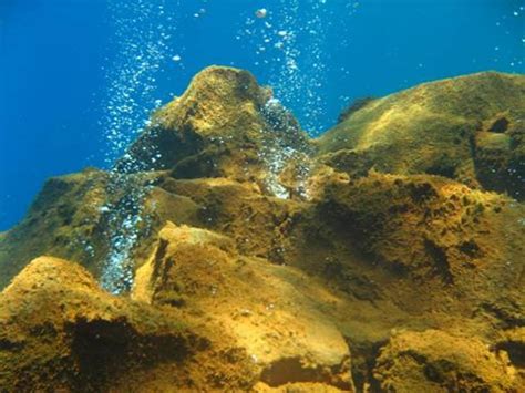 Underwater View: volcanoes under the sea