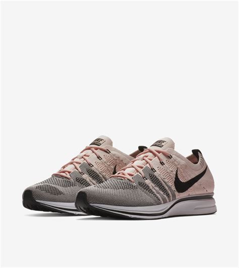 Nike Flyknit Trainer 'Sunset Tint'. Nike SNKRS SI