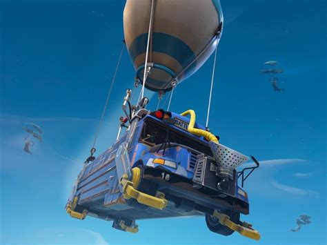 Hot Air Balloon Expert Explains the Physics of the 'Fortnite' Battle Bus | Fortnite, Battle, Bus