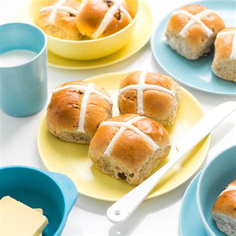 Quick And Easy Hot Cross Buns Recipe | Bobo&boo