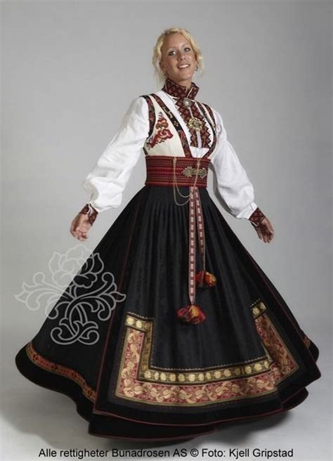 universalbeauty:“Norwegian woman in traditional dress of Norway.” in ...