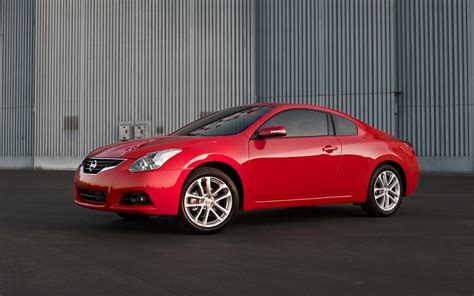 2012 Nissan Altima Coupe Photo Gallery - Motor Trend