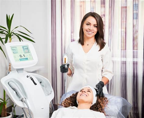 Esthetician Schools – Trade Schools Near You