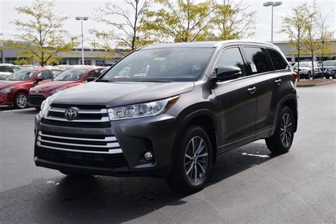 New 2018 Toyota Highlander XLE 4D Sport Utility in Boardman #T181438 | Toyota of Boardman