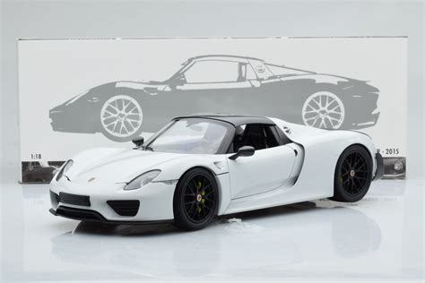 Porsche 918 Spyder Weissach 1/18 - White/Black Wheels