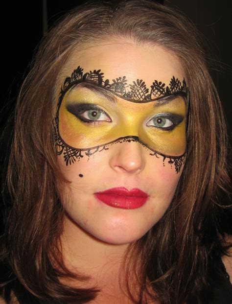 Masquerade Mask Simple Makeup Costume Idea that looks very beautiful ...