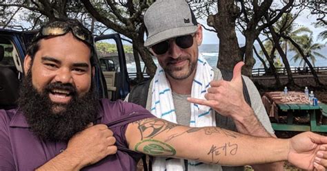 Aaron Rodgers Hanging Out in Hawaii | Total Packers