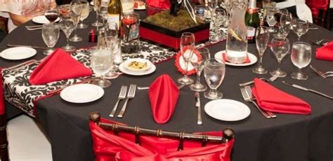 black table cloth red napkins black and white damask runner | Red napkins, White damask, White ...