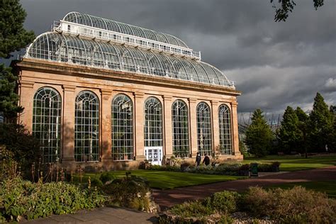 Visiting The Royal Botanic Garden in Edinburgh - Wandering Crystal