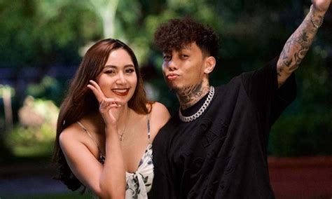 Beauty Queen Francesca Taruc Posts 'Lambingan' with Skusta Clee | NewsFeed