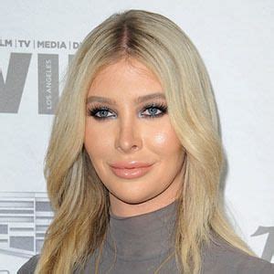 Sophia Hutchins - Age, Family, Bio | Famous Birthdays