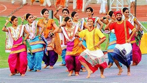 Koli Dance - Traditional Folk Dance from Maharashtra and Goa