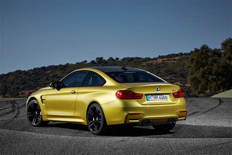 The all-new BMW M4 Coupé, Austin Yellow Metallic. 19“ M Light Alloy Wheels Double-Spoke Style ...