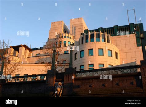 Mi5 building london hi-res stock photography and images - Alamy