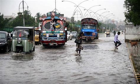 Downpour causes havoc on Karachi roads, streets remain flooded ...