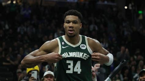 Giannis Antetokounmpo gives hilarious reaction to Bucks’ jeopardizing ...