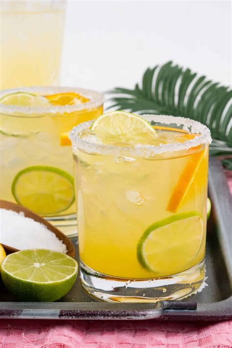 15 Flavorful Mexican Cocktails [Must-Try Drinks]