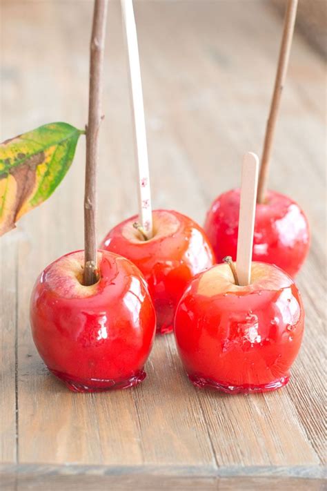 Kinds of Sticks to Use in Candy Apples