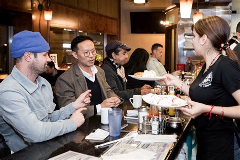 Inside Pinecrest Diner, a Rare 24-Hour Restaurant in Downtown San Francisco - Eater SF