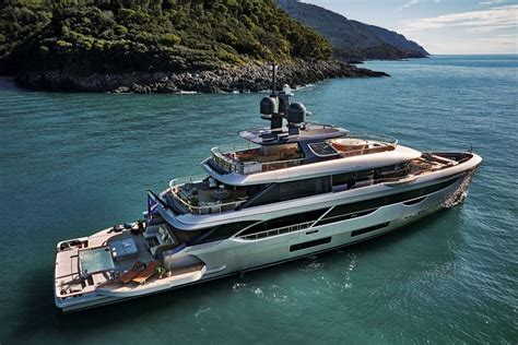 Benetti Oasis 40M pioneers casual luxury with an infinity pool