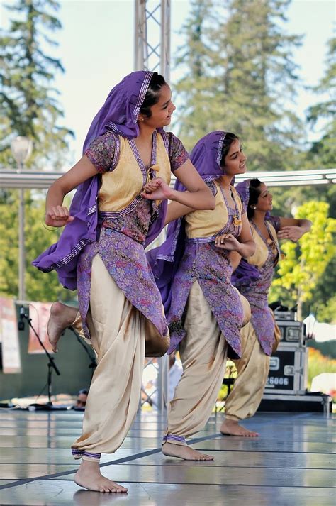 Bhangra dance - Culture of India - Wikipedia, the free encyclopedia | India culture, Bhangra ...