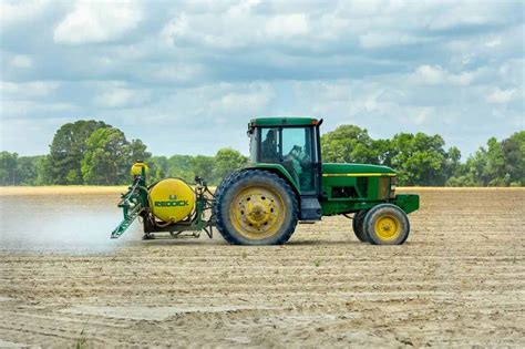 Implementos agrícolas: conheça os principais e suas funções