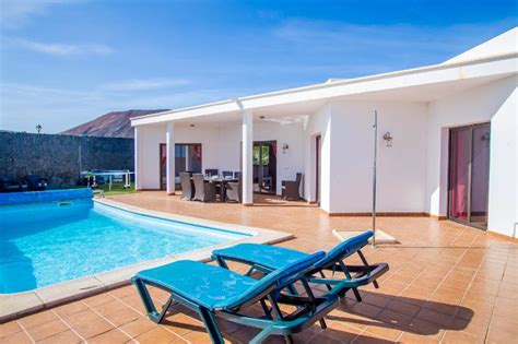 4 bed Villa in Playa Blanca - 1147919 - Villas Blancas