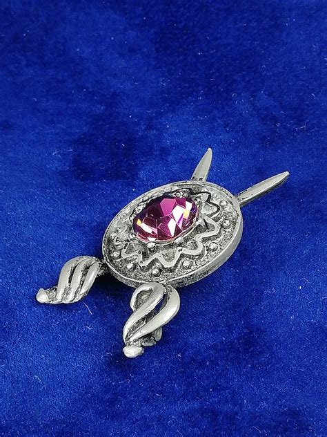 Vintage Scottish/Celtic Crossed Sword Faceted Brooch - Gem