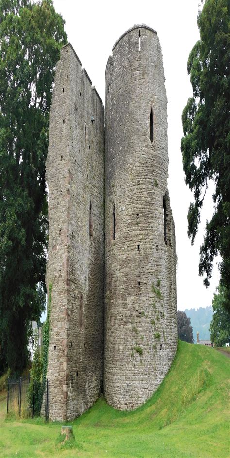 Crickhowell Castle | castle-finders.co.uk