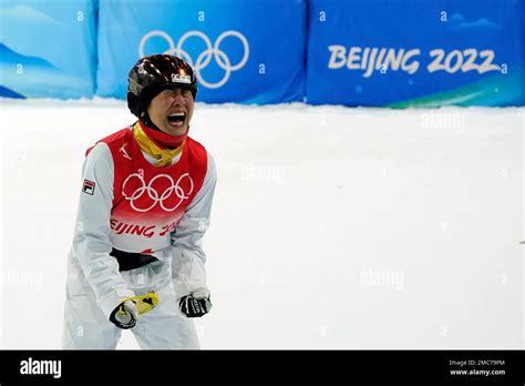 China's Xu Mengtao celebrates after winning a gold medal in the women's ...