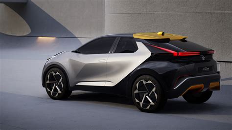 Toyota C-HR, foto spia degli interni della nuova generazione