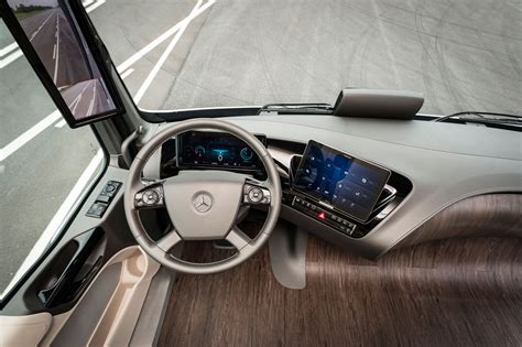 Mercedes-Benz Future Truck 2025 Concept Interior - Car Body Design