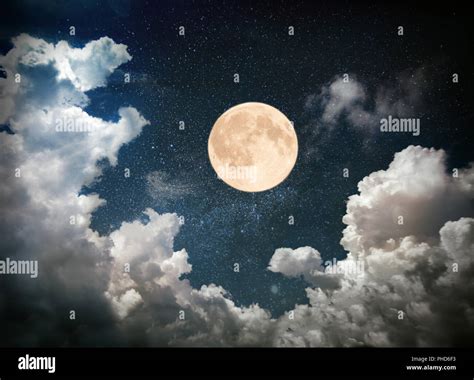 Full moon night sky cloud hi-res stock photography and images - Alamy