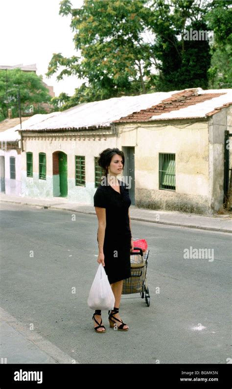 Volver Year : 2006 Director : Pedro Almodovar Penelope Cruz Stock Photo - Alamy