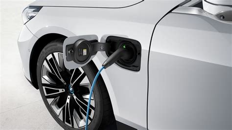 BMW, Samsung To Share Electric-Car Battery Tech With Other Makers