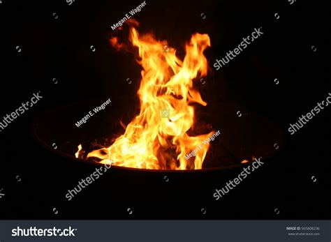 Large Flame Fire Pit Stock Photo 565808236 | Shutterstock