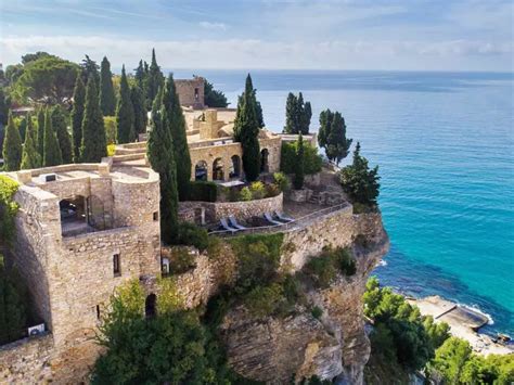 Best hotels in Cassis France: Luxury, boutique & beyond (+ map)