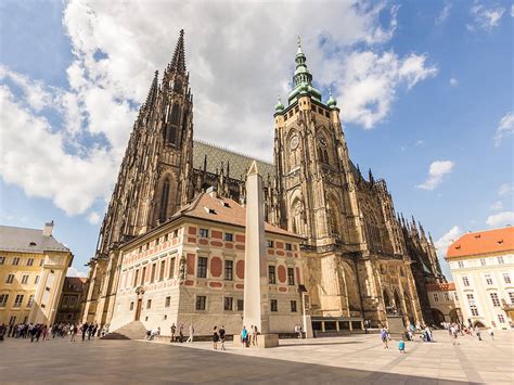 Prague Castle Tour - Trips for 20-somethings to Europe's Top Destinations