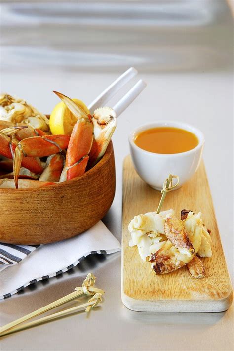 Dungeness Crab with Dipping Sauce – License Images – 685400 StockFood