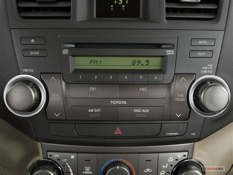 2010 Toyota Highlander: 11 Interior Photos | U.S. News