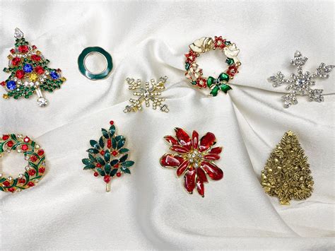 Vintage Brooches Holiday Jewelry Christmas Tree, Holiday Wreath ...