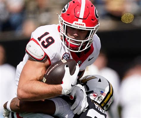 Georgia’s Brock Bowers leaves game vs. Vanderbilt with ankle injury ...