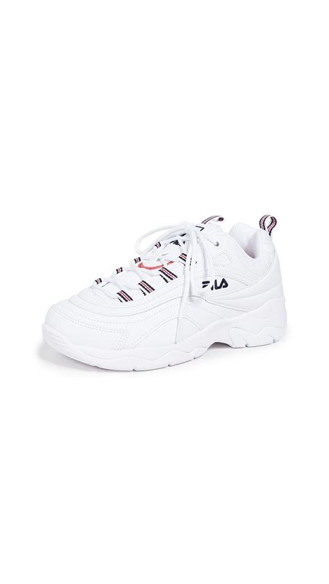 10 Fila-Sneaker Outfits Everyone Will Be Wearing | Who What Wear