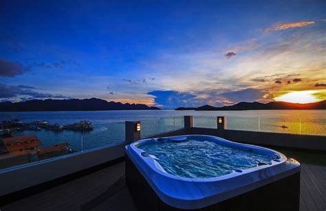 Book Two Seasons Coron Bayside Hotel in Coron | Hotels.com