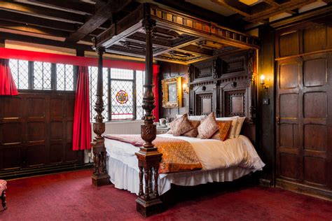 Elizabethan Bed Chamber - The Mermaid inn